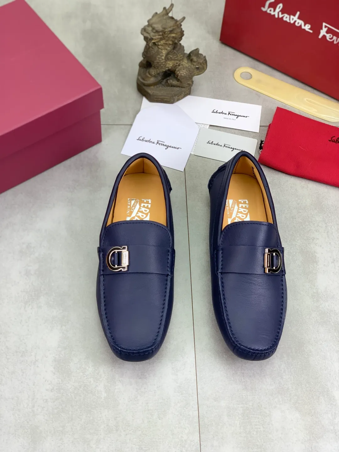 Men's shoes 💰P542 New model, high quality [Ferragamo/Ferragamo] Latest lazy slip-on shoes Original imported calfskin, imported cowhide lining + original luxury metal buckle + original combination outsole Comparison without pressure Code number: 38-45